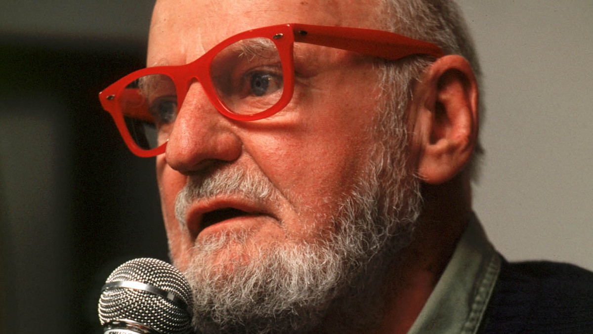 Lawrence Ferlinghetti, amerykański poeta związany z Beat Generation, właściciel księgarni i wydawnictwa City Lights w San Francisco, odmówił przyjęcia węgierskiej nagrody wartej ponad 64 tysiące dolarów, gdyż jest ona współfinansowana przez rząd, który jego zdaniem ogranicza wolność słowa i swobody obywatelskie.