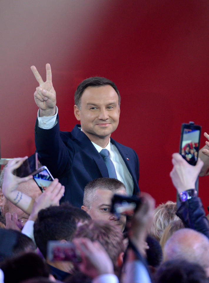 Andrzej Duda podczas wieczoru wyborczego po II turze wyborów prezydenckich w 2015 r.