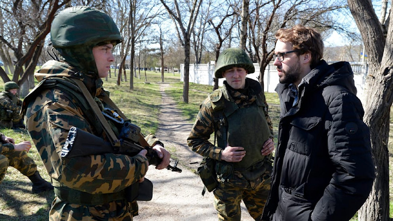Reporter "Bild" Paul Ronzheimer na Krymie wiosną 2014 r.