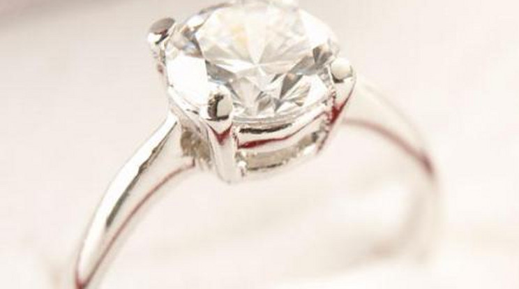 Gyémántgyűrűt talált a férfivécében - visszaadná