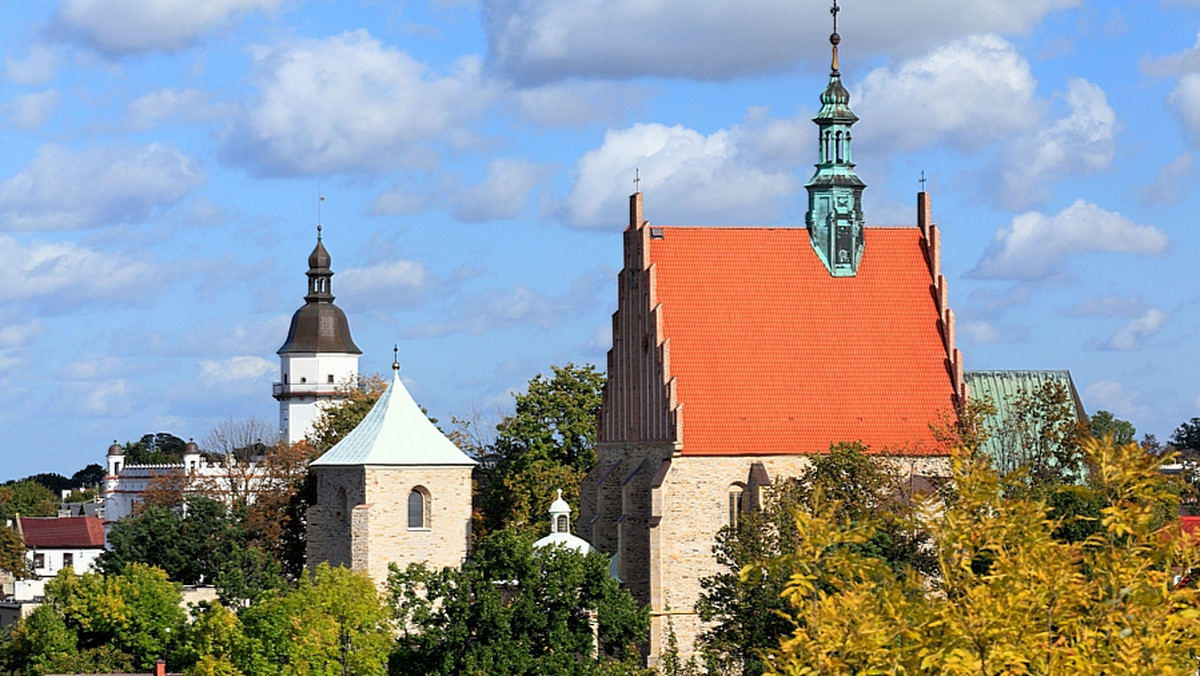 Przeszło 26 mln zł unijnego dofinansowania otrzyma Szydłowiec (Mazowieckie)na renowację zabytków. W mieście odnowiony zostanie wczesnorenesansowy zamek, gmach Ratusza Miejskiego oraz plac Rynku Wielkiego. W czwartek podpisano umowę w tej sprawie.