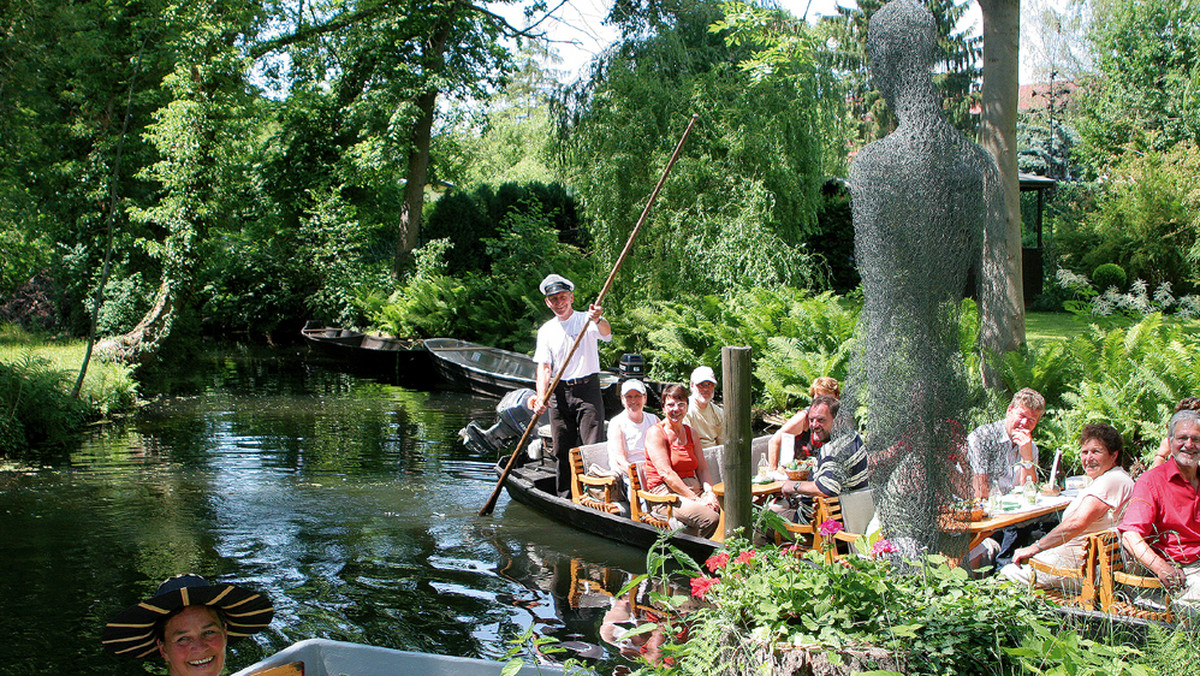 Międzynarodowy festiwal sztuki [aquamediale®7] jest niepowtarzalnym na skalę europejską wydarzeniem kulturalnym. Od siedmiu lat do Lübben w Brandenburgii (Niemcy) przyjeżdżają tysiące miłośników sztuki i natury: sztuki, która zbliża się do natury, i natury, która zbliża się do sztuki. W tym roku od 18 czerwca do 11 września artyści z Europy i Azji będą prezentować prace o człowieku i wodzie - i o ich wzajemnych relacjach.