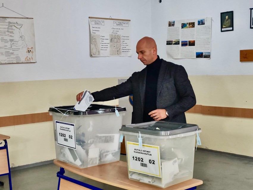 Slavko Simić glasao u Leposaviću