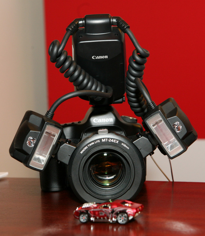 Canon EOS 40D z zestawem do makrofotografii

FOT. PIOTR MOLECKI