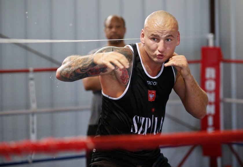 Artur Szpilka odwiedził zakon! Chwali ojców Bonifratów i... ich ziółka