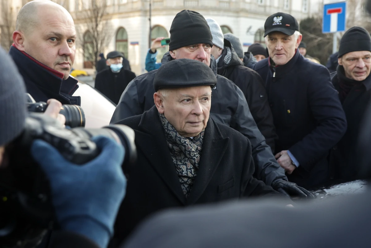 Kaczyński drowned out by shouts of "liar": We callback  Putin&#39;s large  crime