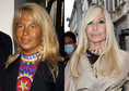 Donatella Versace w 1990 r. i obecnie