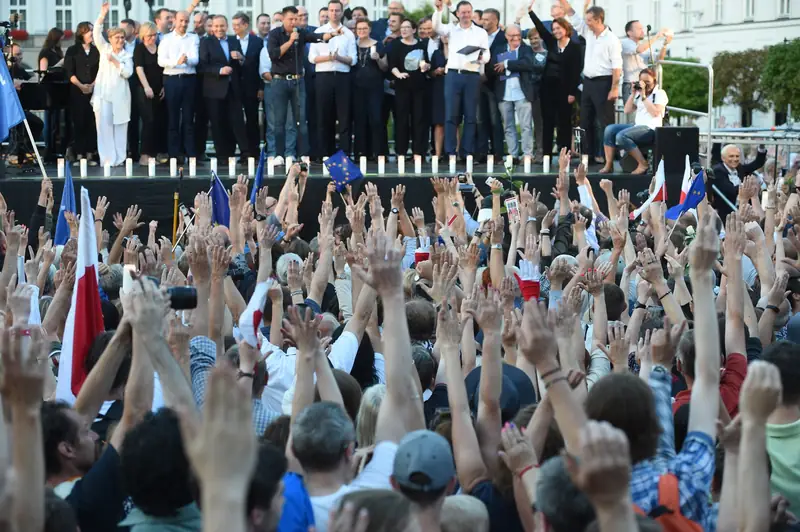 Protest pod Pałacem Prezydenckim