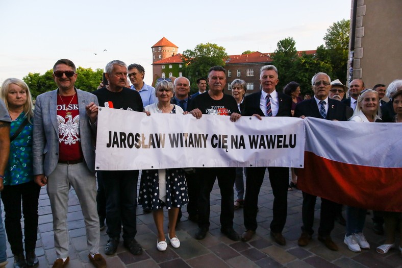 Od października cykliczne demonstracje przy Wawelu organizuje grupa sympatyków PiS