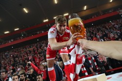 Piwo lało się strumieniemi. Drużyna Gikiewicza awansowała do Bundesligi