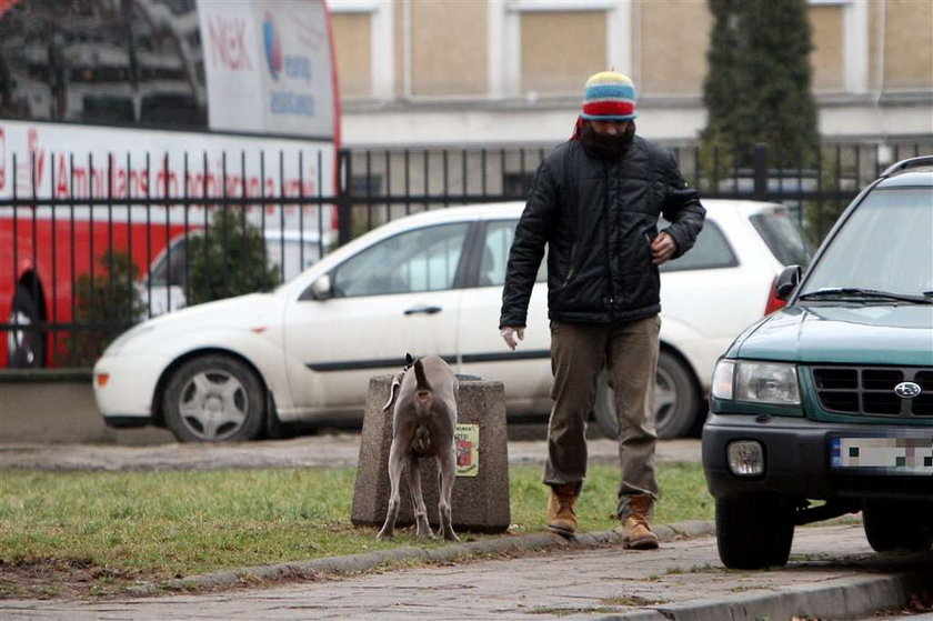 Polski aktor i kupka. Psia. Posprzątał czy nie? Sprawdź!