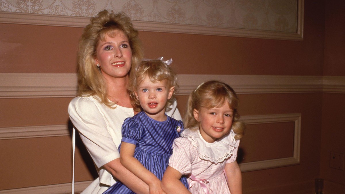 Paris Hilton sa majkom i sestrom