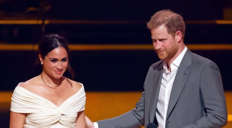 Meghan hercegné lenyugtatja Harryt Fotó: Getty Images