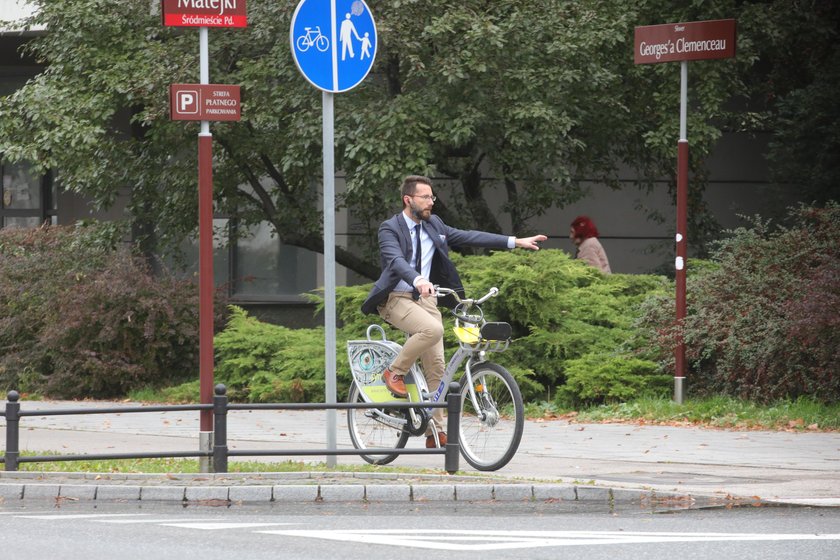 Politycy założyli kaski i pedałują!