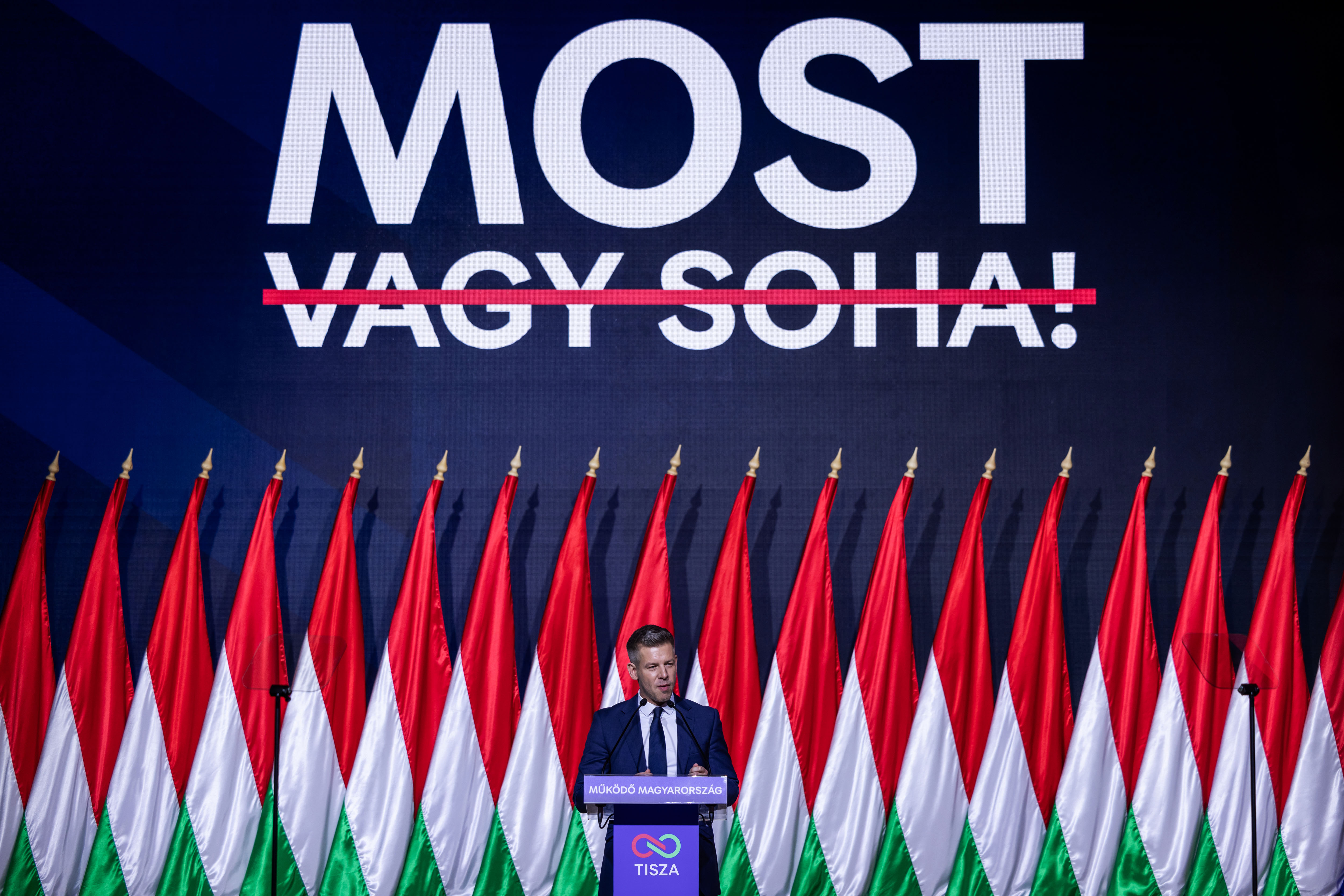 Magyar wirft Orban Diebstahl von Milliarden Euro vor - Tisza-Partei führt in Umfragen