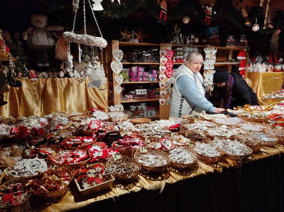 Na świątecznych kramach można kupić prezenty dla bliskich 