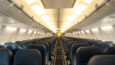Ataki paniki i omdlenia w samolocie. Pasażerowie utknęli w rozgrzanej kabinie