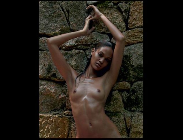 Joan Smalls - Kalendarz Pirelii 2012