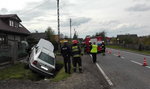 Chciał wyprzedzić, skończył w rowie. Groźny wypadek pod Radomiem