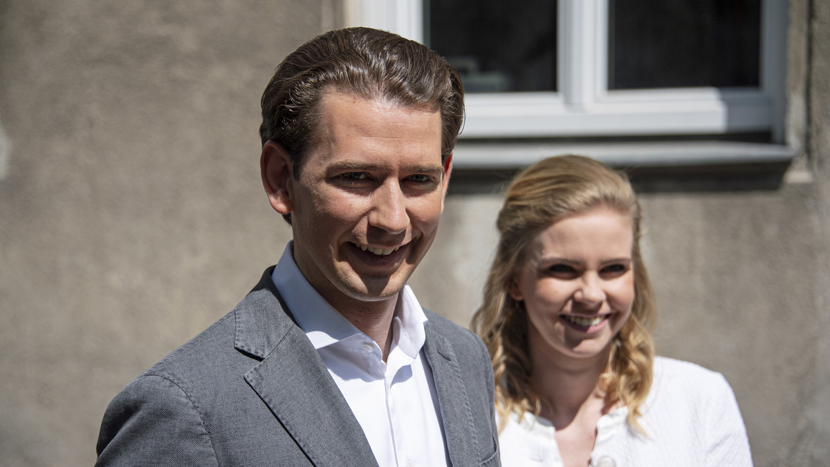 Austriacka Partia Ludowa (OeVP) kanclerza Sebastiana Kurza wyraźnie prowadzi w wyborach do PE przed opozycyjną Socjaldemokratyczną Partią Austrii (SPOe). Austriacka Partia Wolności (FPOe) jest na trzecim miejscu - informuje agencja prasowa APA, podając prognozę na podstawie sondaży.