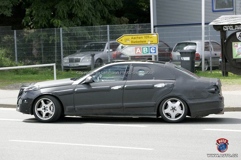 Zdjęcia szpiegowskie: Mercedes-Benz E Klasa - karuzela kręci się dalej