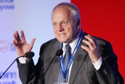 Niesiołowski nie straci immunitetu. Tusk wstrzymał się od głosu