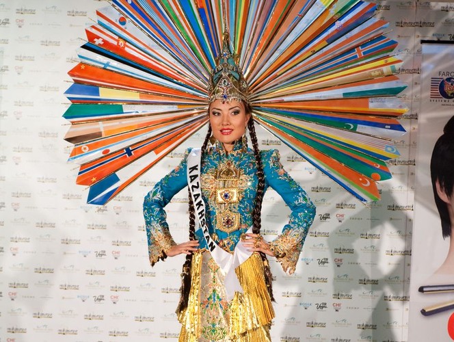 Miss Kazachstanu w stroju narodowym