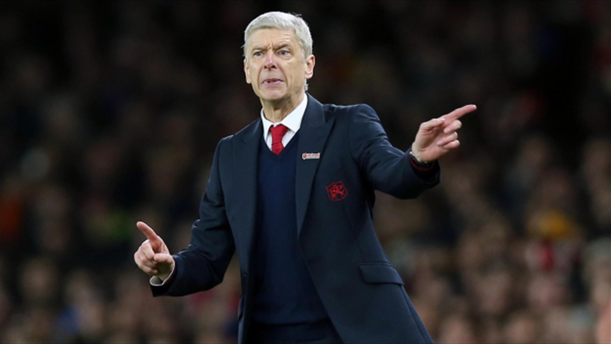 Wszystko wskazuje na to, że Arsene Wenger w końcu zacznie kupować. Zdaniem BBC Arsenal Londyn miał złożyć oferty za Lucasa Pereza z Deportivo La Coruna oraz Shkodrana Mustafiego z Valencia CF.