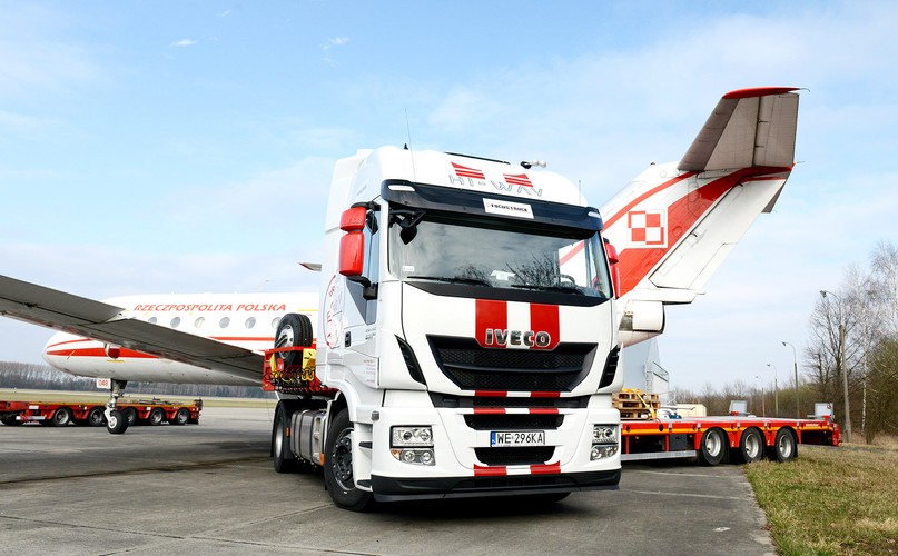 IVECO Stralis i samolot Jak-40