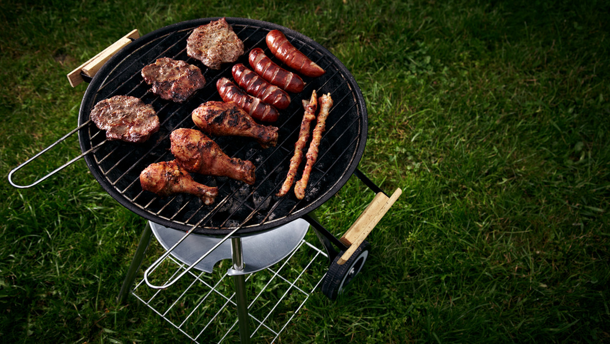 Grill, kiełbaski i dobry humor - tyle trzeba zabrać na wiosenną edycję jednej z większych studenckich imprez w Opolu. Prócz Piastonaliów wielkim powodzeniem wśród opolskich studentów cieszy się Wielkie Grillowanie. Wydarzenie kilka lat temu zainicjowali sami studenci i ta tradycja trwa do dzisiaj.