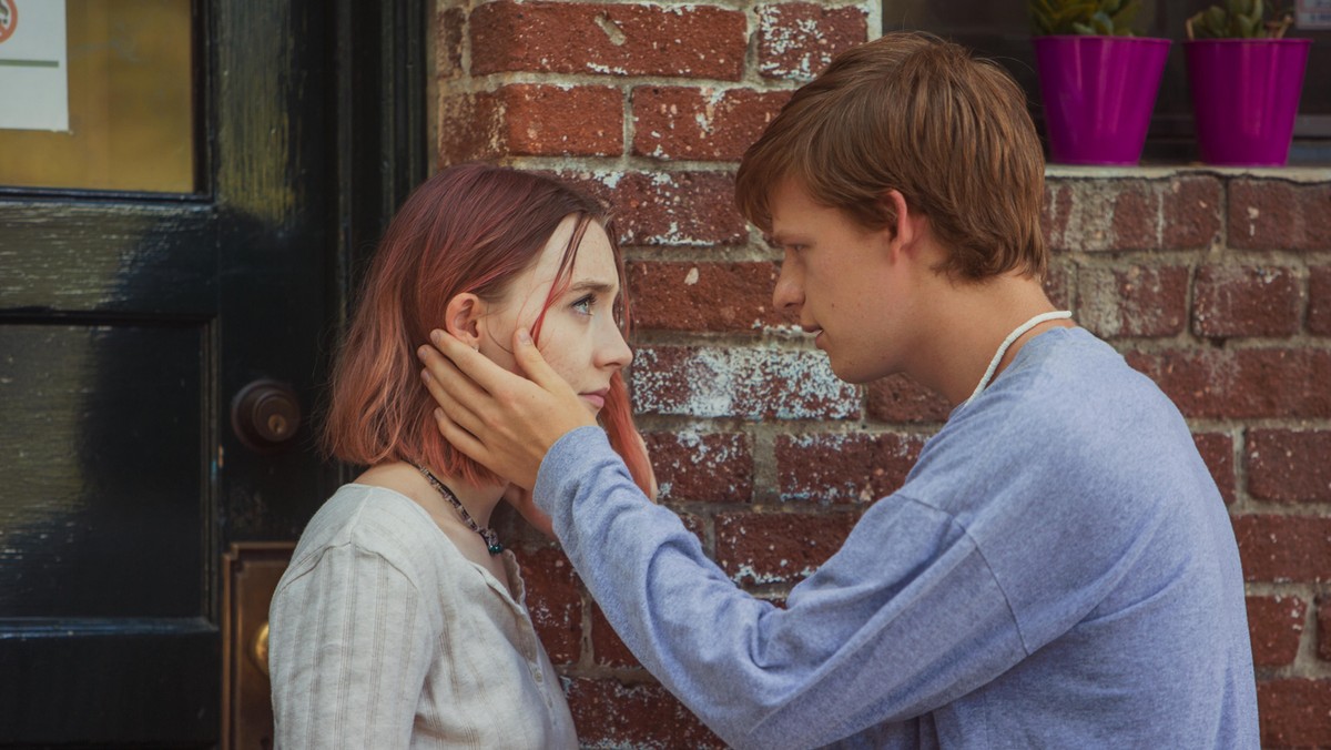 Saoirse Ronan i Lucas Hedges w filmie „Lady Bird.