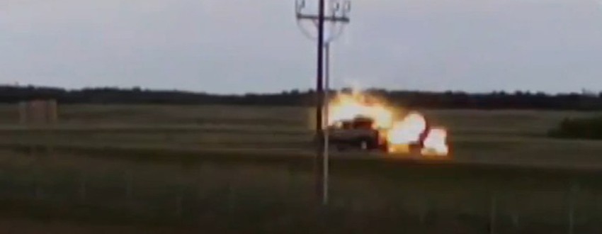 Od udara groma automobil završio u plamenu Foto: Youtube printscreen