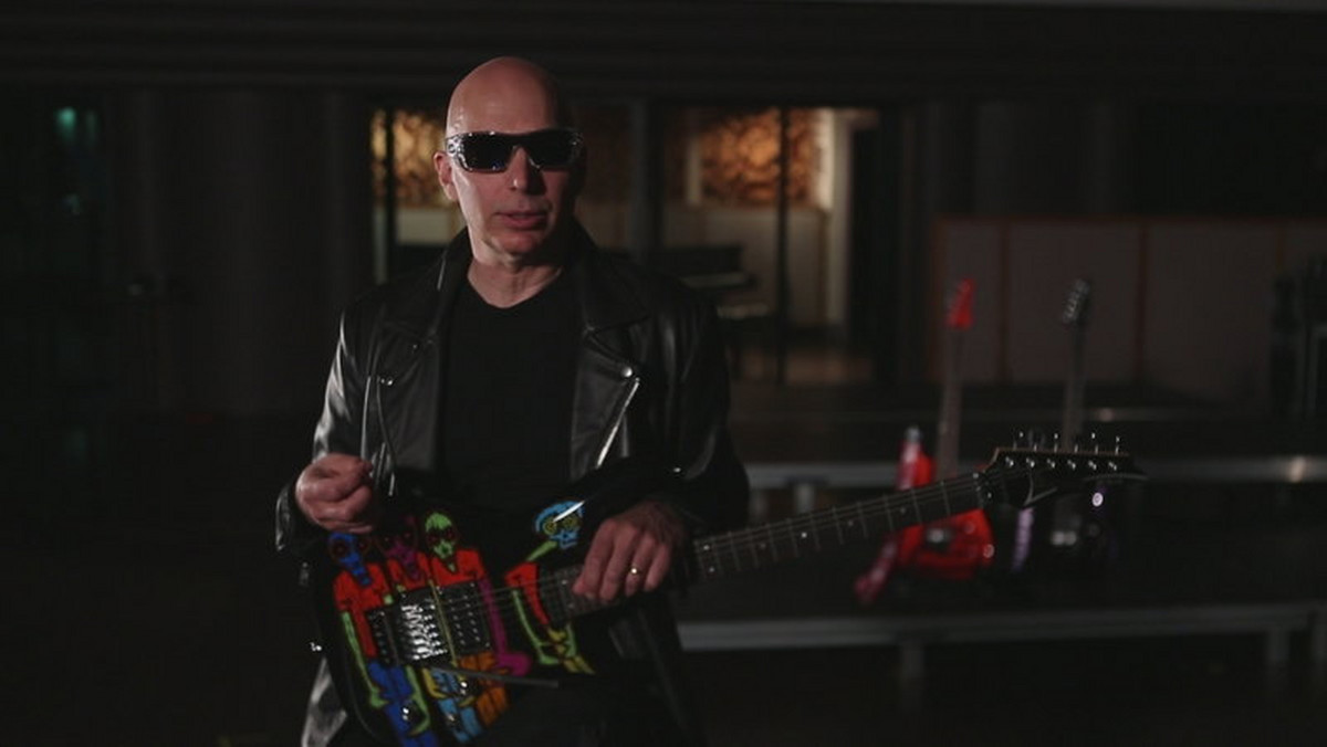 Joe Satriani 18 października wystąpi na warszawskim Torwarze w ramach promocji albumu "Shockwave Supernova". Amerykański gitarzysta aktualnie promuje krążek w swoim ojczystym kraju - niedawno dołączył do The Roots podczas jednego odcinków popularnego talk show "The Tonight Show Starring Jimmy Fallon".