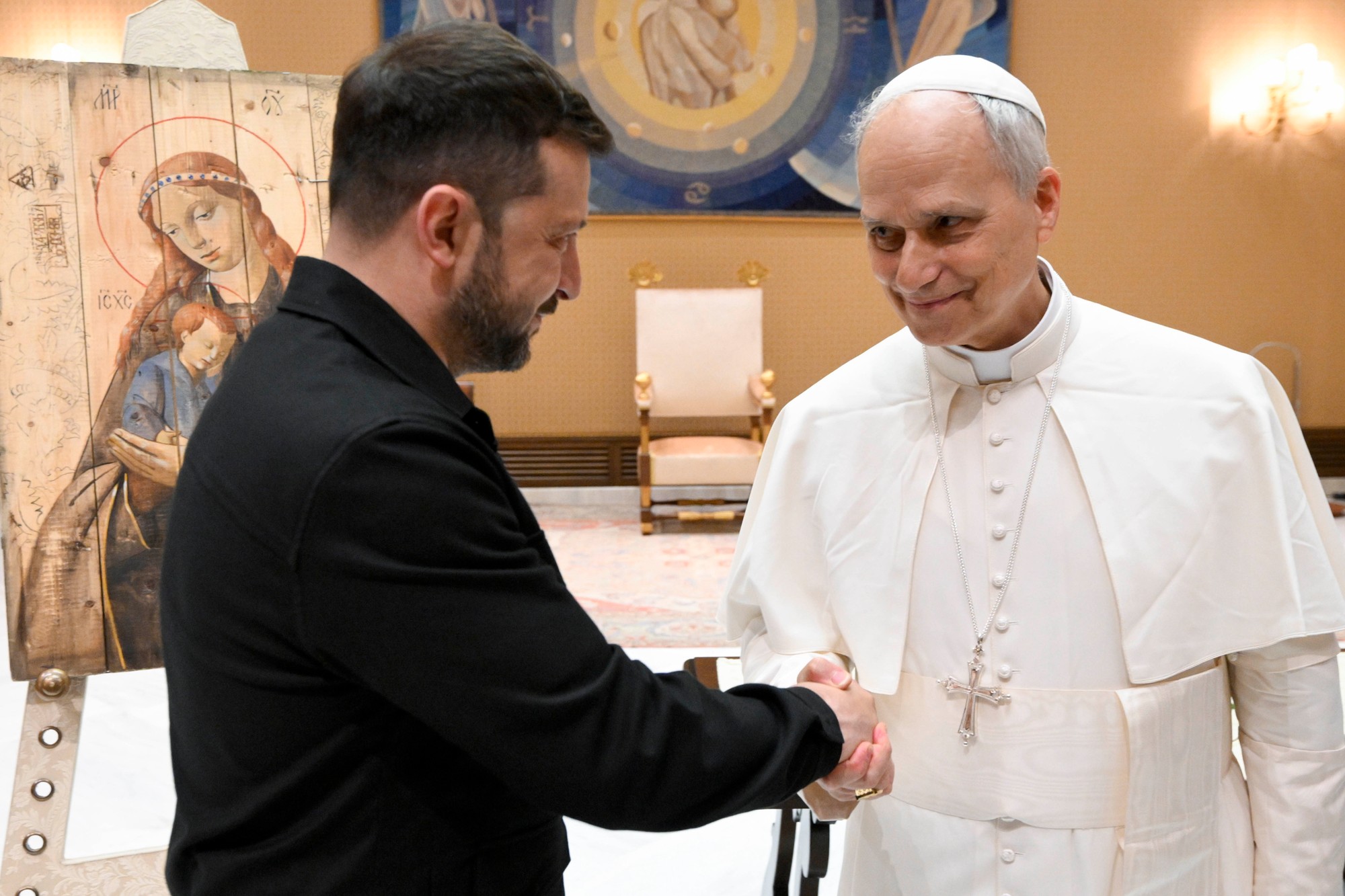 Ukrajinský prezident Volodymyr Zelenskyj a pápež Lev XIV.
