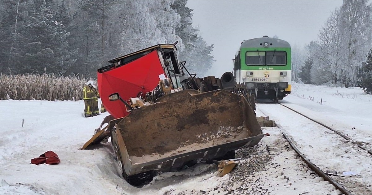 Szynobus zderzył się z koparką. 40-latek nie żyje, wszyscy pasażerowie pociągu w szpitalu