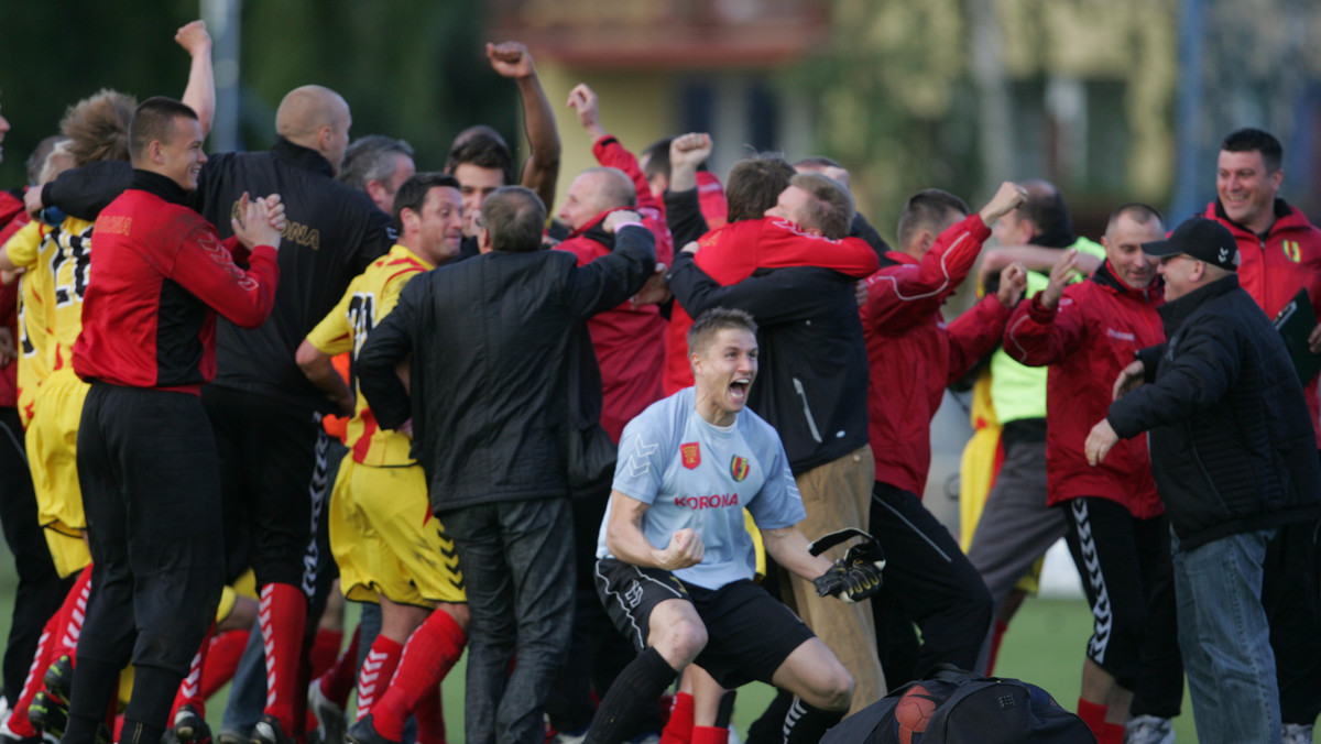 Piłkarska pierwsza liga zakończyła rozgrywki sezonu 2008/09. Do Ekstraklasy awansowały Widzew Łódź i Zagłębie Lubin a w barażach o awans zagra Korona Kielce. Tym samym pierwsze trzy miejsca przypadły zespołom, które jeszcze rok temu grały w Ekstraklasie.