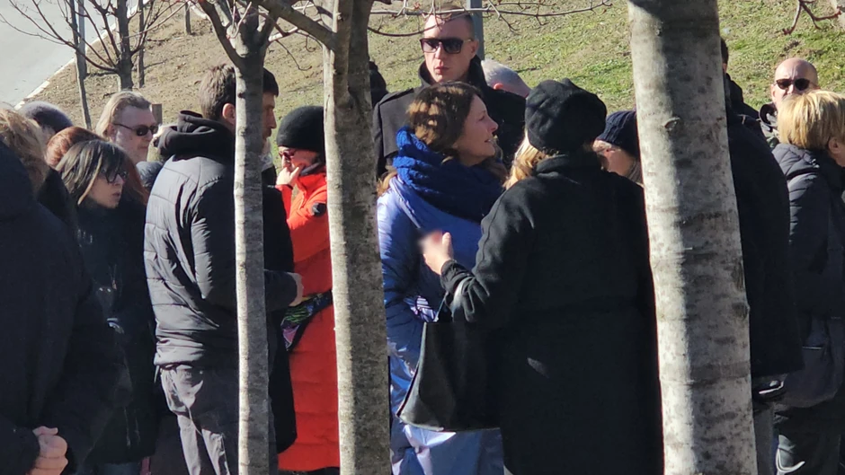 Branka Pujić uplakana na sahrani Dejana Matića