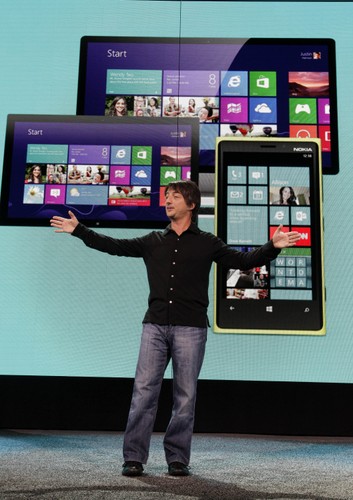 <b>Nowe aplikacje</b>
<br><br>
Windows 8.1 , to również nowe aplikacje m.in. edytor video Movie Moments oraz odświeżony kalkulator i dyktafon.