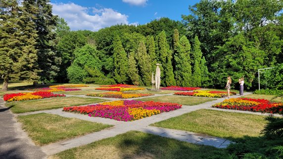 Urządzona i chroniona zieleń parku Cytadela (z rzeźbą plenerową „Niedziela”) fot.: Jakub Głaz