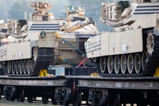 USA wysyłają sygnał dla Rosji. Masa czołgów w drodze do kraju NATO