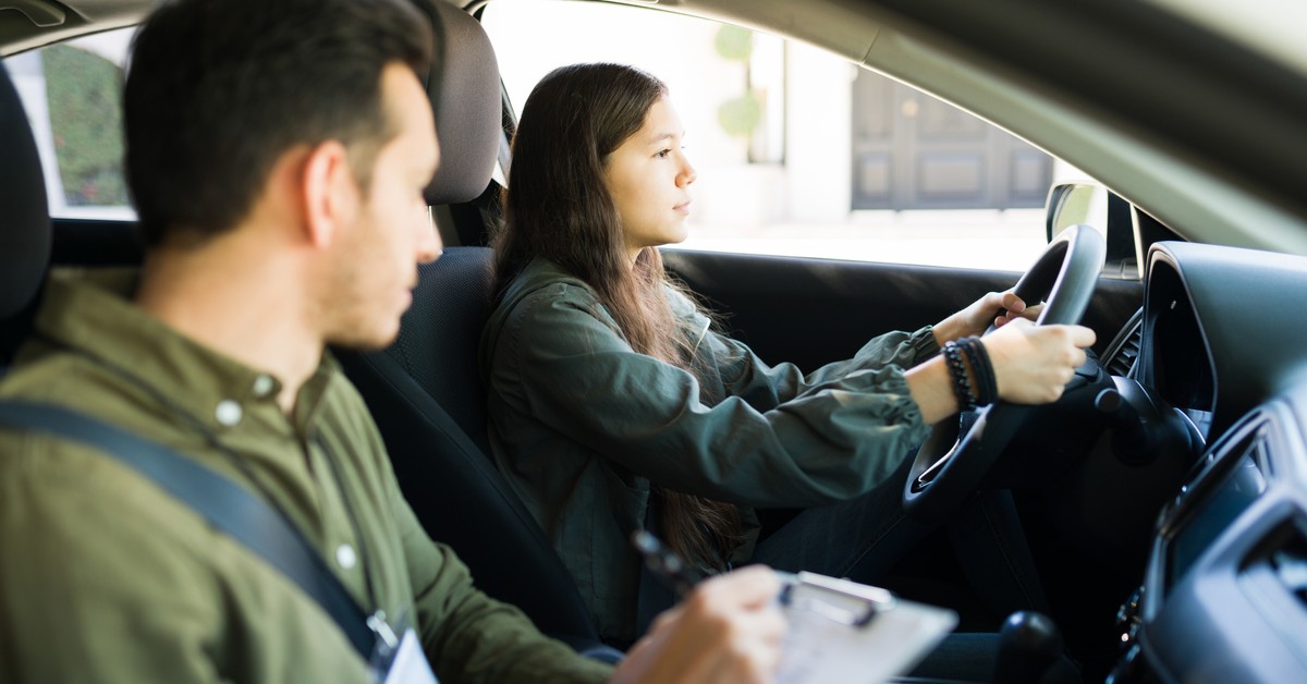 Nowelizacja Prawa Drogowego. Kaski dla dzieci i prawo jazdy kat. B już od 17 lat