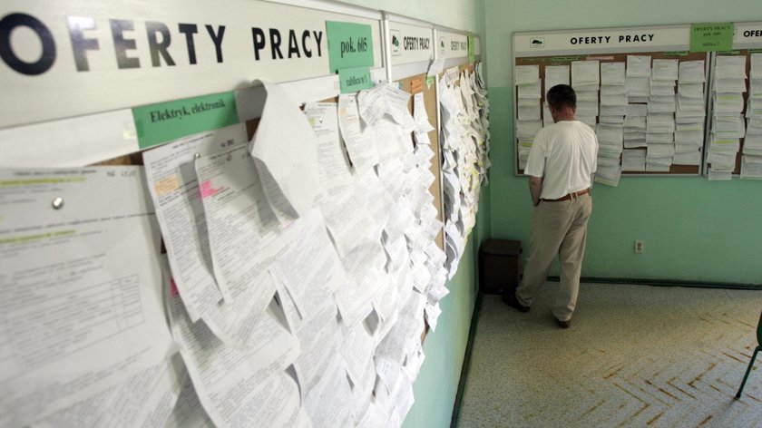 Ofert pracy coraz mniej. Rośnie też liczba bezrobotnych