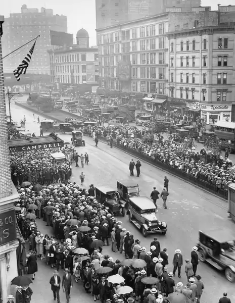 Tłum na pogrzebie Rudolpha Valentino / GettyImages