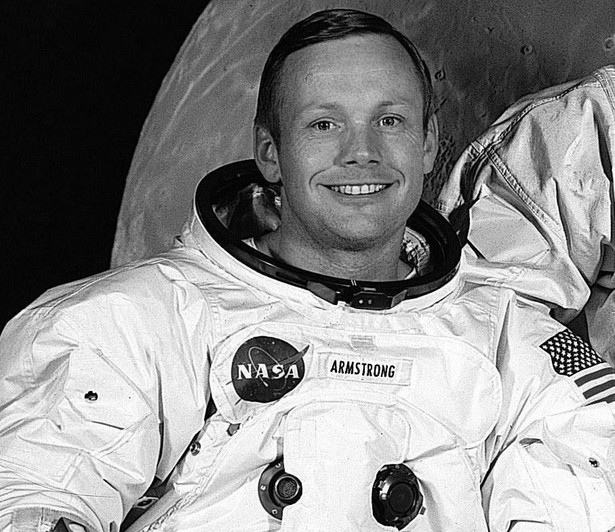 "Księżyc opłakuje ziemskiego syna". Nie żyje Neil Armstrong