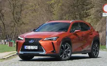 LEXUS UX F Impression E-Four AWD e-CVT 2.0 184KM 135KW