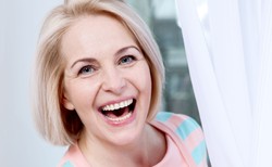 Wcale nie młódki! Oto, w jakim wieku kobiety są najszczęśliwsze