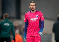 Liga Konferencji. Grabara "wyleciał" z boiska. Wstydliwa porażka Romy [WIDEO]