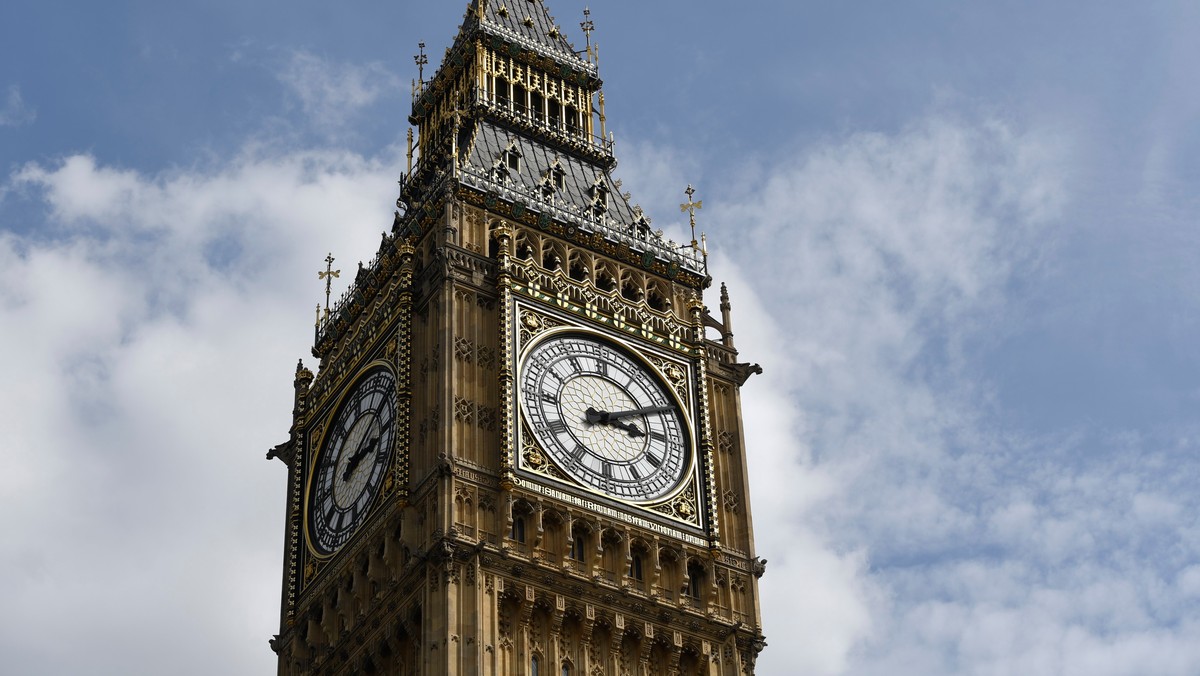 Brytyjska premier Theresa May sprzeciwiła się dzisiaj planom remontu budynku parlamentu, zgodnie z którymi słynny dzwon Big Ben zamilkłby nawet na cztery lata na czas modernizacji wieży im. królowej Elżbiety II (Elizabeth Tower).