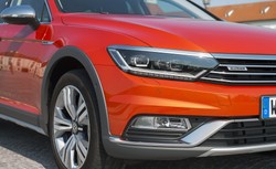 Volkswagen passat alltrack - nowy hak na polskich kierowców. W środku technologia rodem z armii