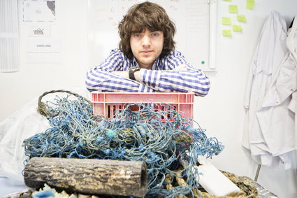 Ten 20-letni wynalazca chce oczyścić ocean ze śmieci. Jest coraz bliżej celu